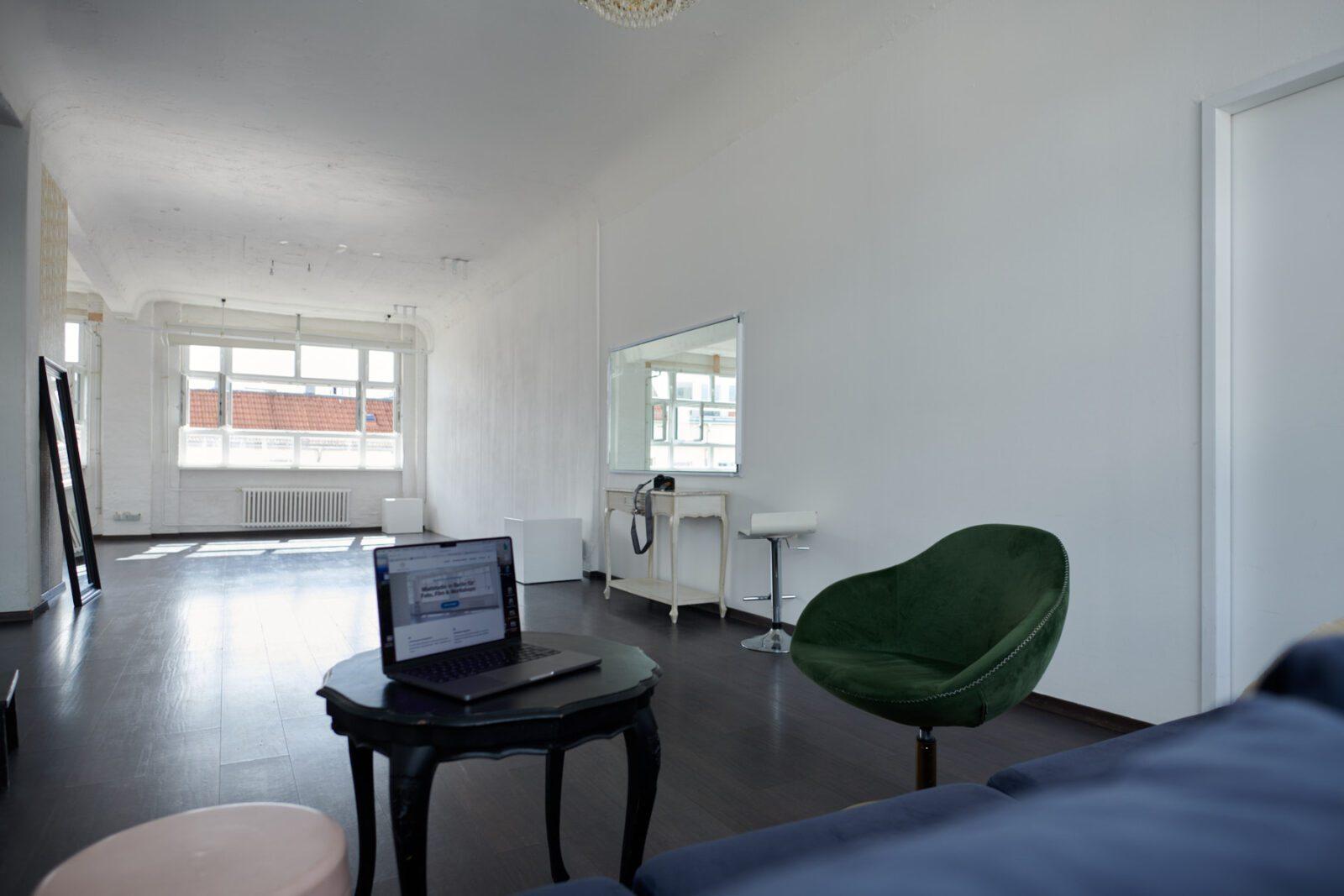 Fotomietstudio Berlin Friedrichshain Tageslichtstudio mieten rent photo studio near me